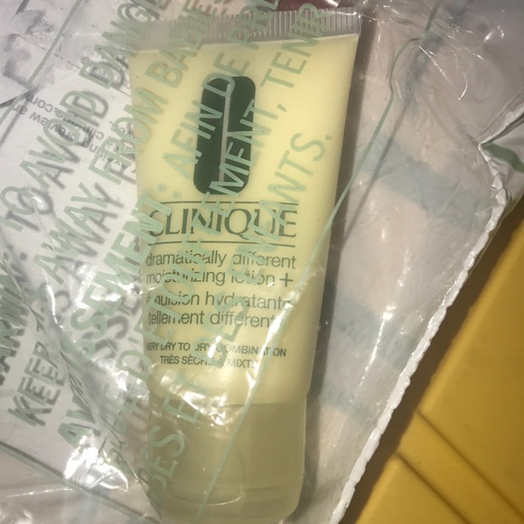 Nwt Clinique Beauty set of 6 - Picture 4 of 7